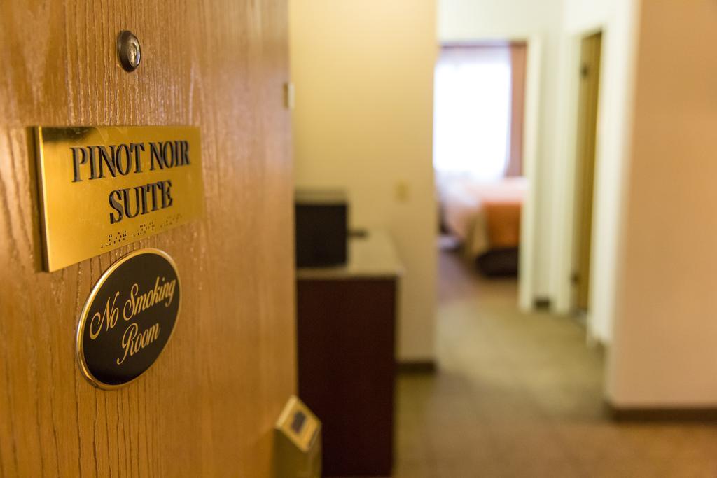 Comfort Inn & Suites Paw Paw Bagian luar foto