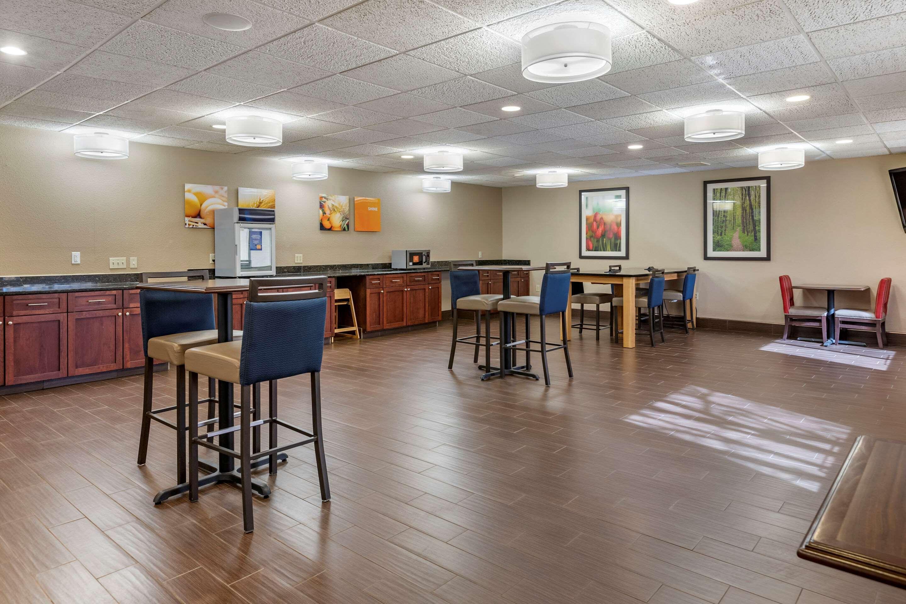 Comfort Inn & Suites Paw Paw Bagian luar foto