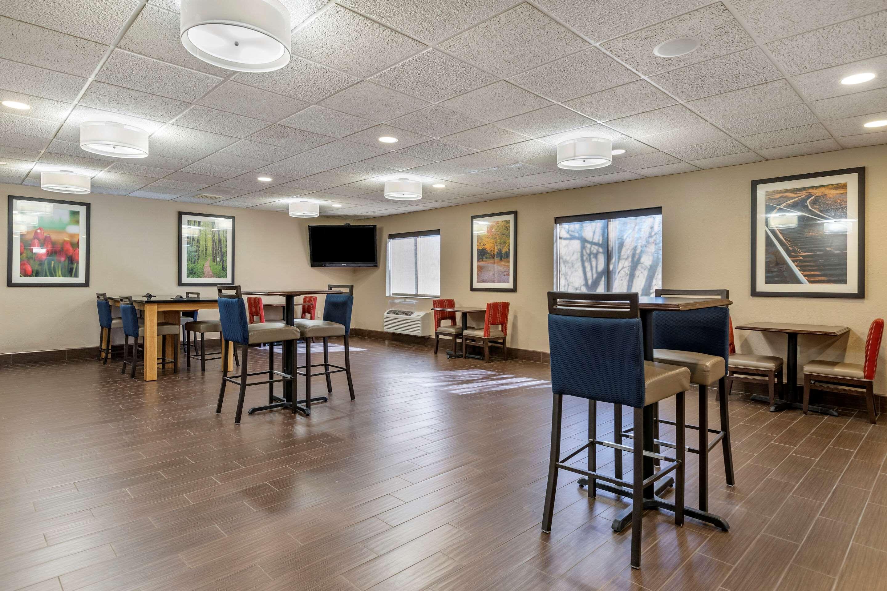 Comfort Inn & Suites Paw Paw Bagian luar foto