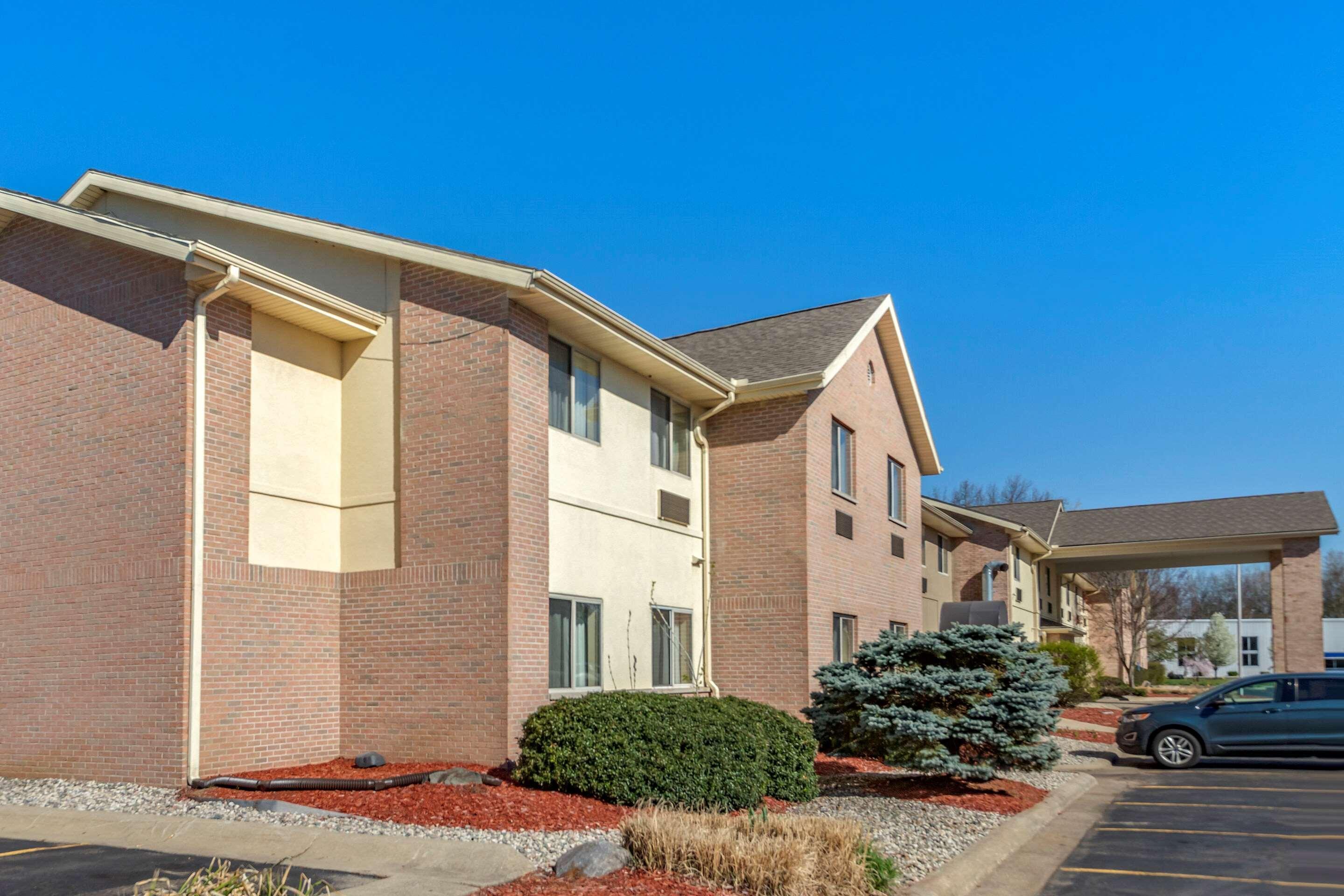 Comfort Inn & Suites Paw Paw Bagian luar foto