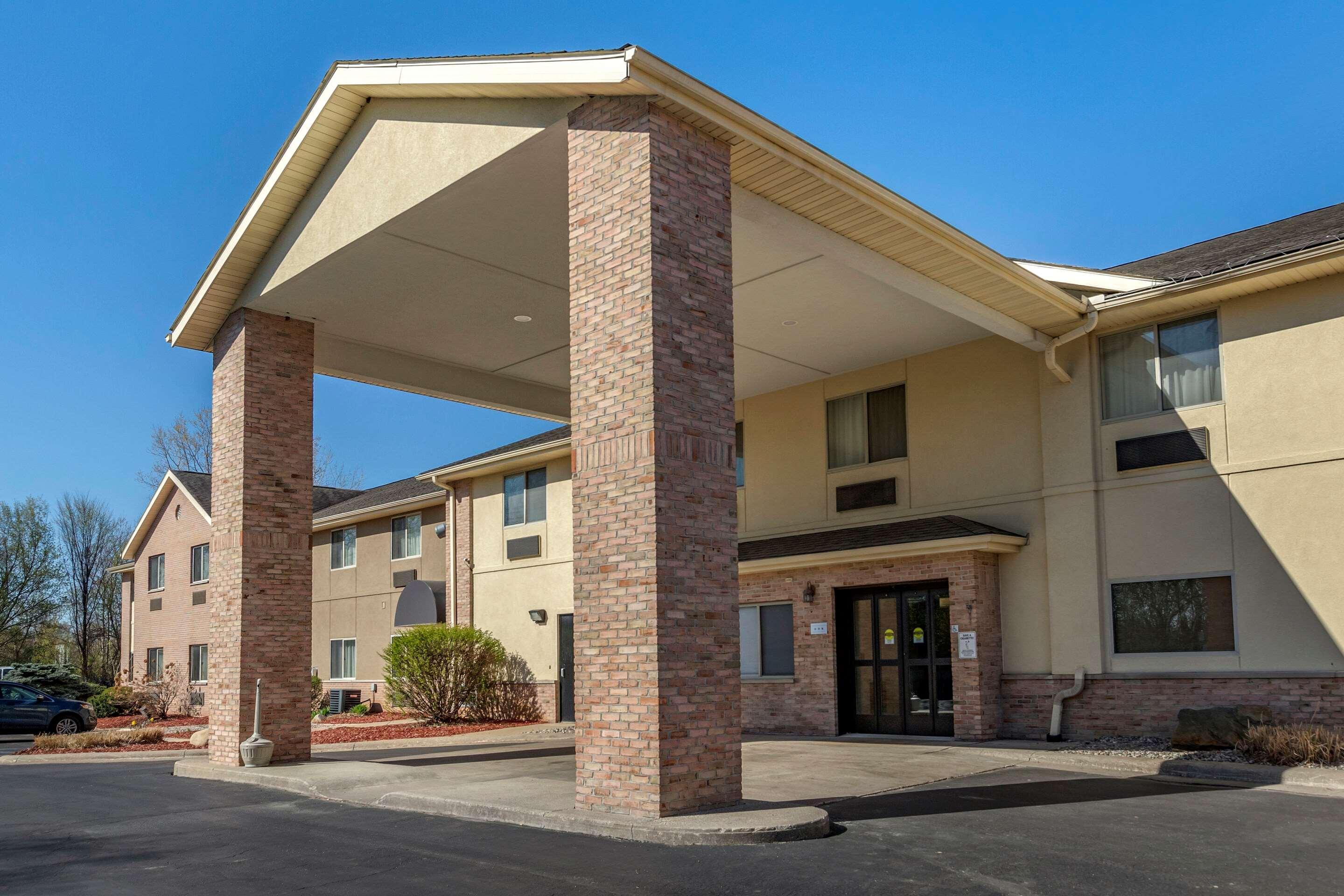 Comfort Inn & Suites Paw Paw Bagian luar foto